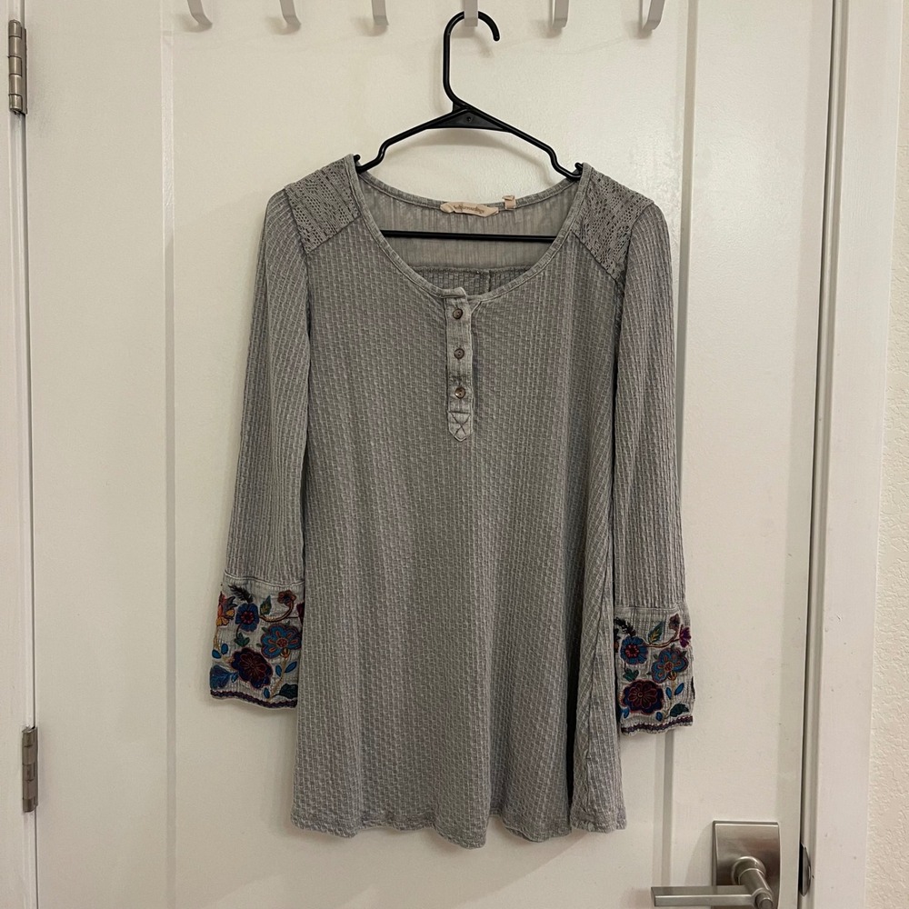 Soft Surroundings Linen Blend Henley Style Floral Embroidered Gray Shirt‎ Boho